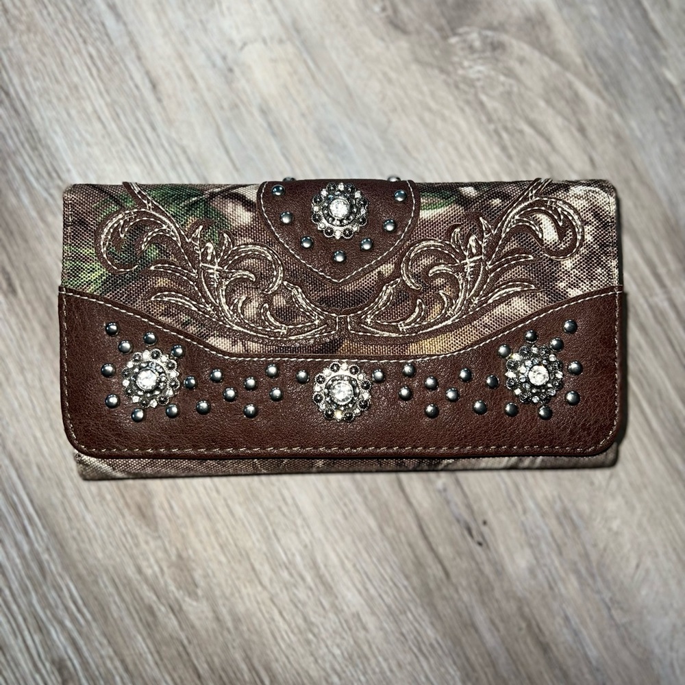 Women’s camo and leather wallet
